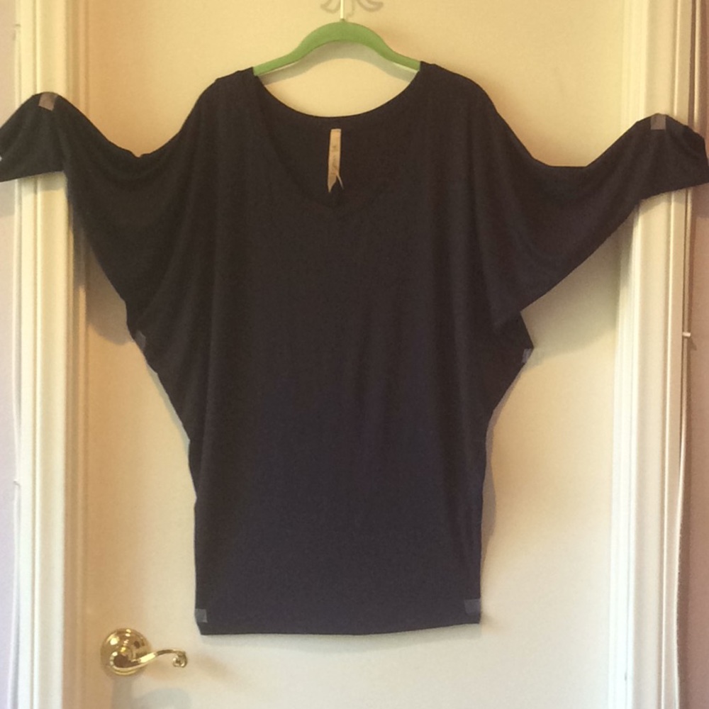 NWOT Natural Life Oversized Dolma Sleeves V-Cut L